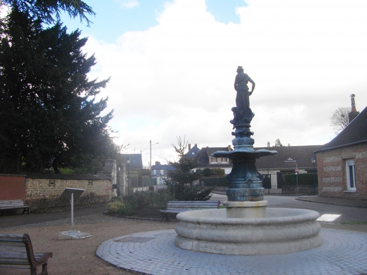 Place Louis Féron (donateur de la collection du musée des ivoires) - Yvetot