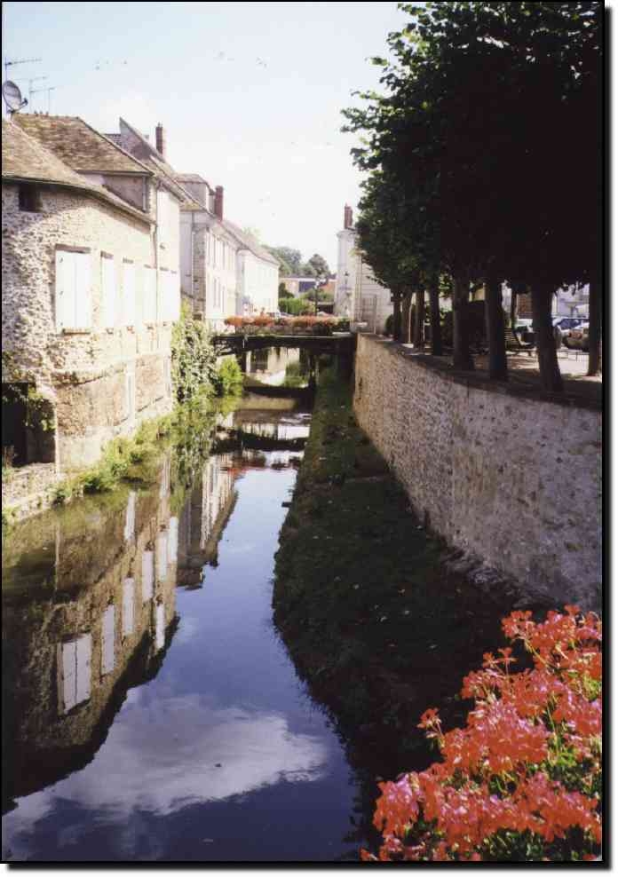 Arpajon, l'Orge, dans le centre ville