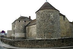 Une vue du château - Dourdan