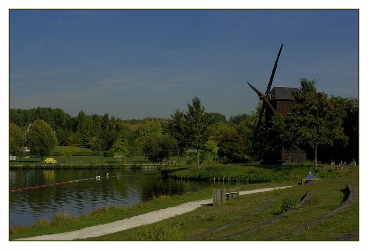 Le moulin à la base de loisirs - Étampes