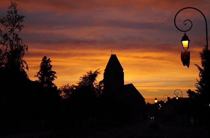 Eglise de Gometz au soleil couchant  photos jmsatto - Gometz-la-Ville