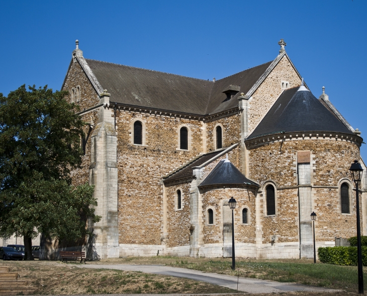 Basilique Notre-Dame-de-Bonne-Garde - Longpont-sur-Orge