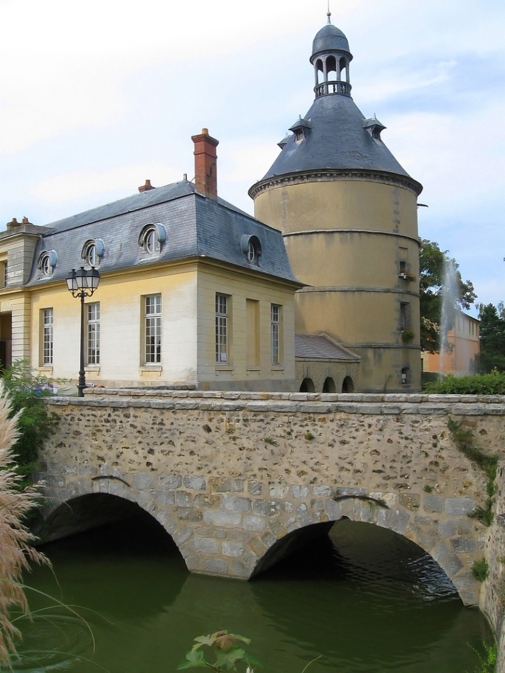 Le donjon - Sainte-Geneviève-des-Bois