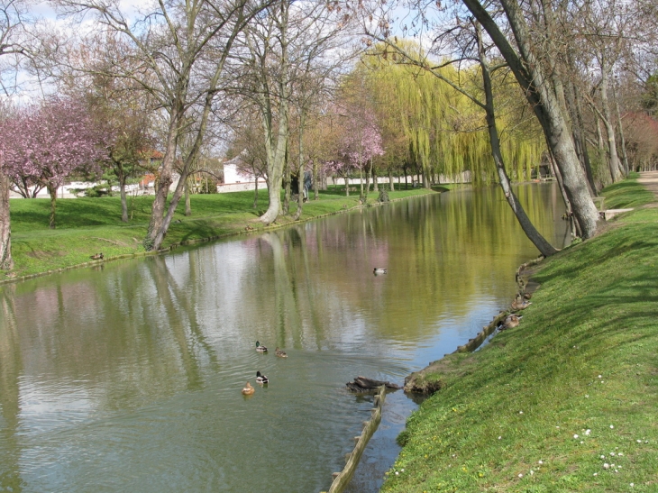 Parc Arthur Clark au printemps - Wissous