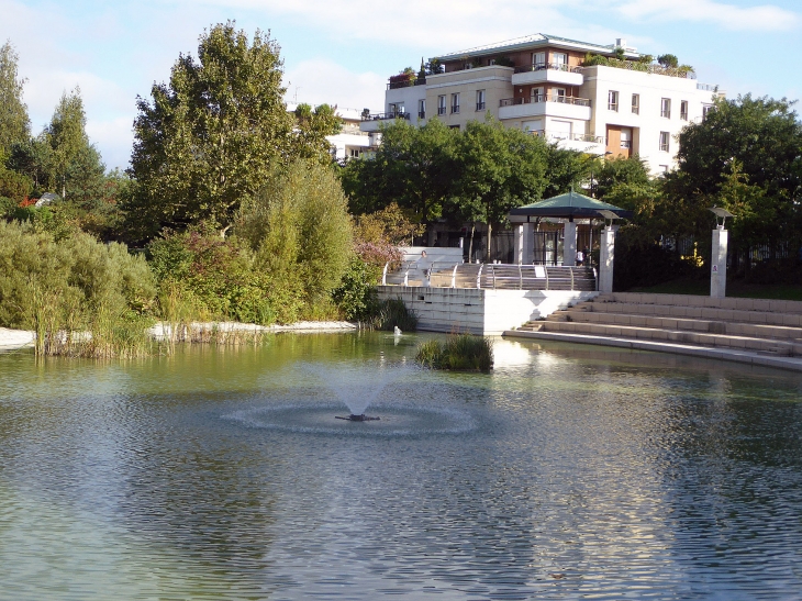 Le parc des Bruyères sur le site de l'ancienne usine Hispano Suiza - Bois-Colombes