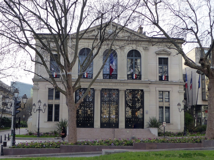 L(hôtel de ville - Courbevoie