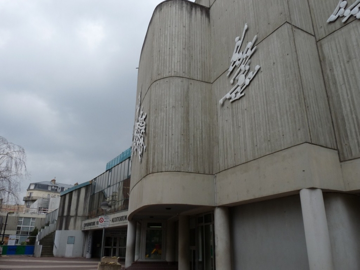 Mediathèque , conservatoire , ciné D'Issy - Issy-les-Moulineaux