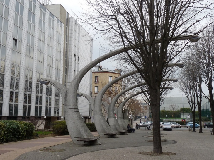 Sur le parvis de la médiathèque - Issy-les-Moulineaux