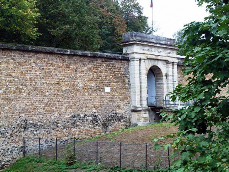 Le mont Valérien : l'entrée de la forteresse - Suresnes