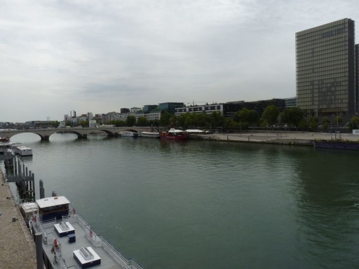 Le quai de Bercy - Paris 12e Arrondissement