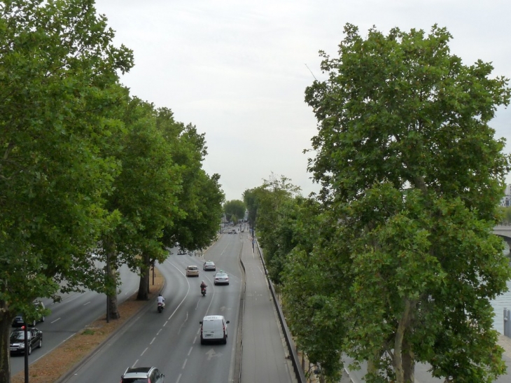 Le quai de Bercy - Paris 12e Arrondissement