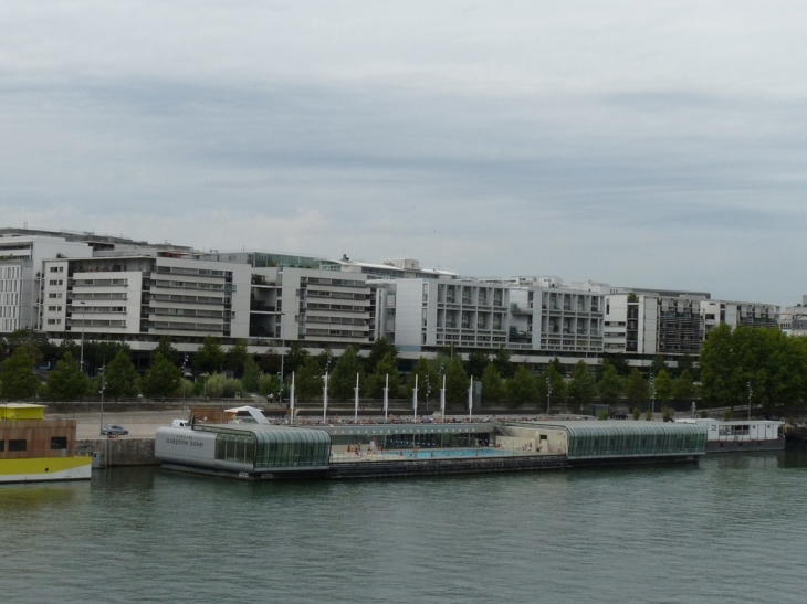 La piscine Joséphine Baker - Paris 13e Arrondissement