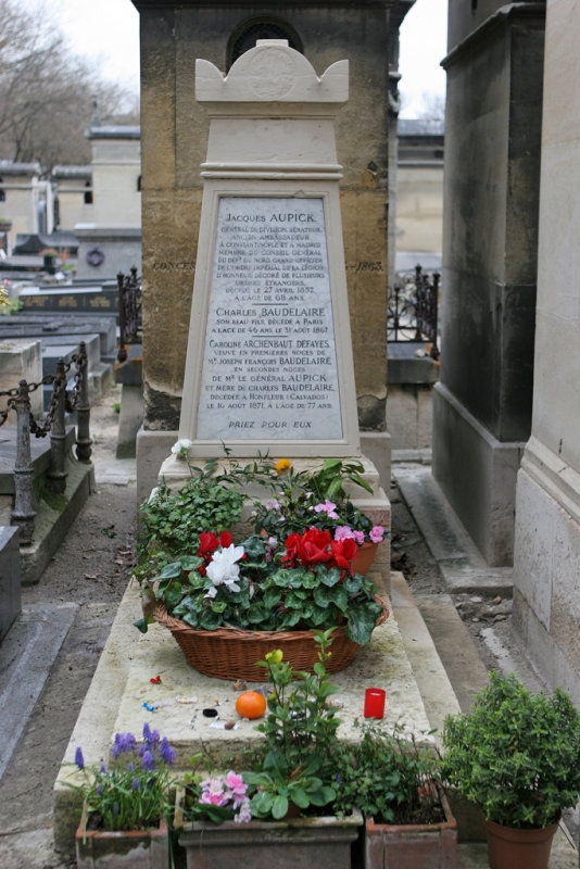 Tombe de Charles Baudelaire au cimetière du Montparnasse - Paris 14e Arrondissement