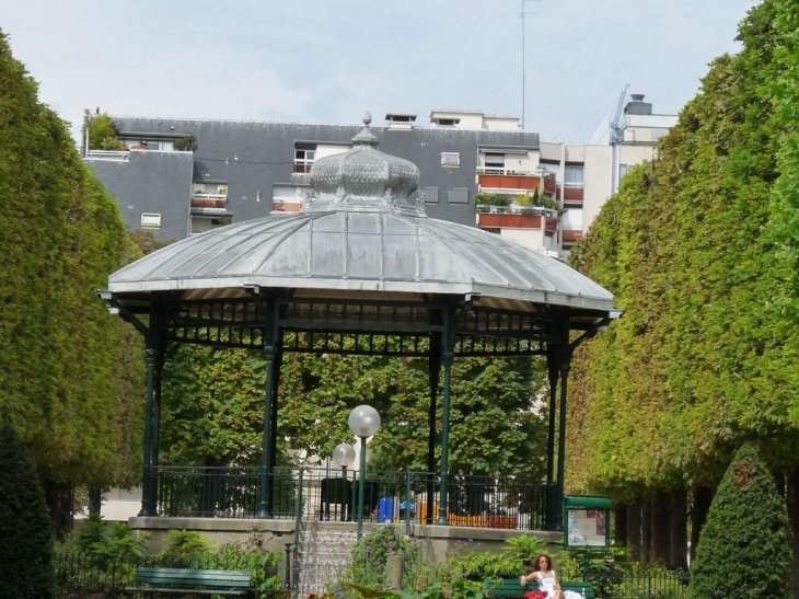 Place du commerce - Paris 15e Arrondissement