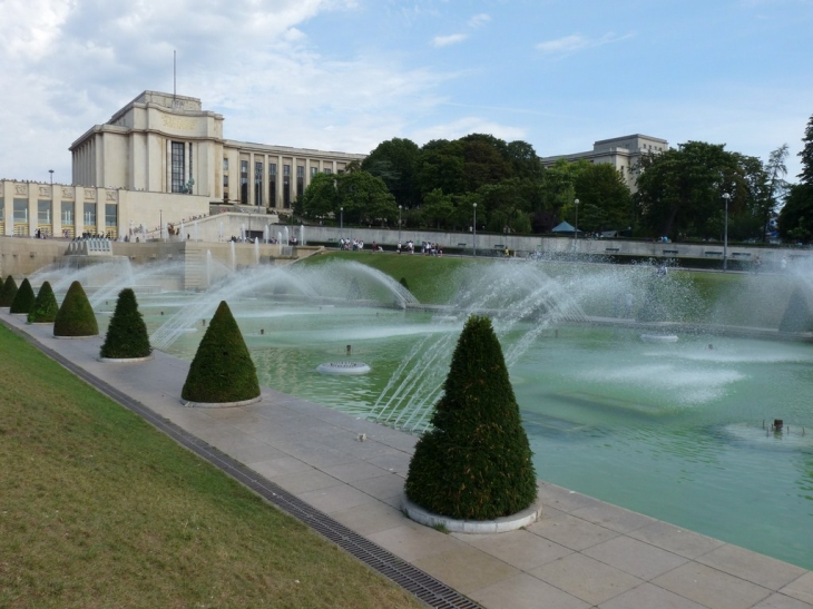 Sur l'esplanade devant le palais de Chaillot - Paris 16e Arrondissement