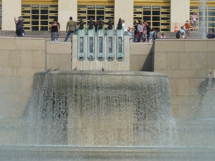 Sur l'esplanade devant le palais de Chaillot - Paris 16e Arrondissement