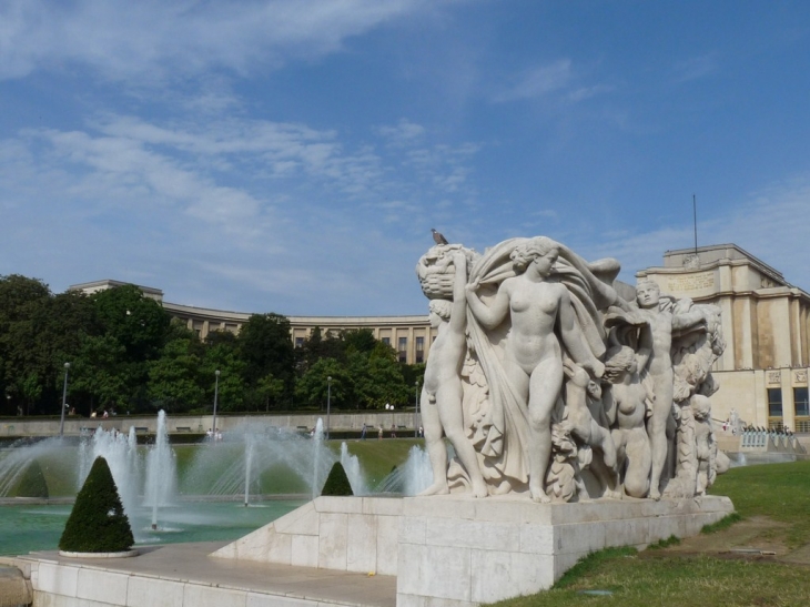 Sur l'esplanade devant le palais de Chaillot - Paris 16e Arrondissement