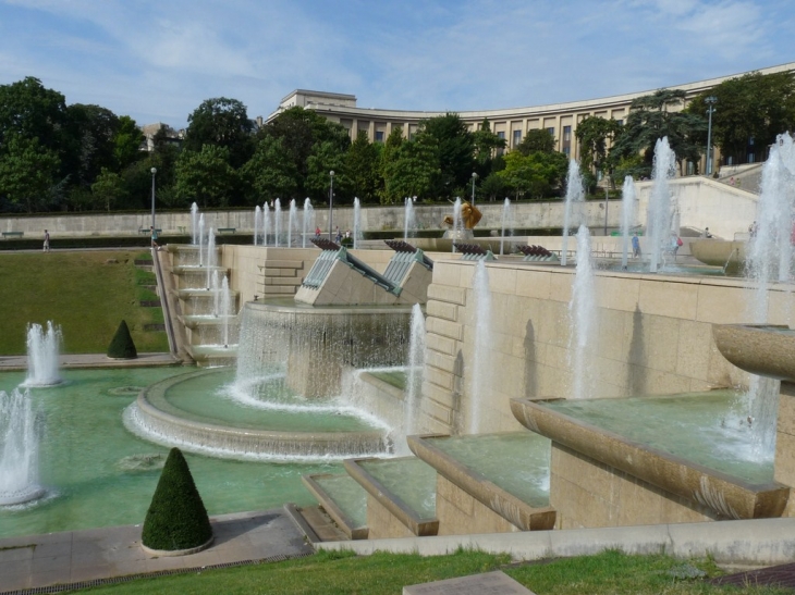 Sur l'esplanade devant le palais de Chaillot - Paris 16e Arrondissement