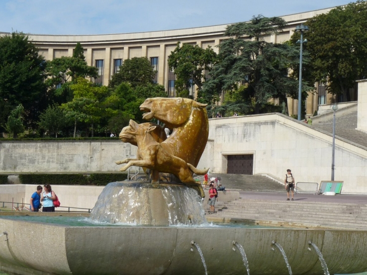 Sur l'esplanade devant le palais de Chaillot - Paris 16e Arrondissement