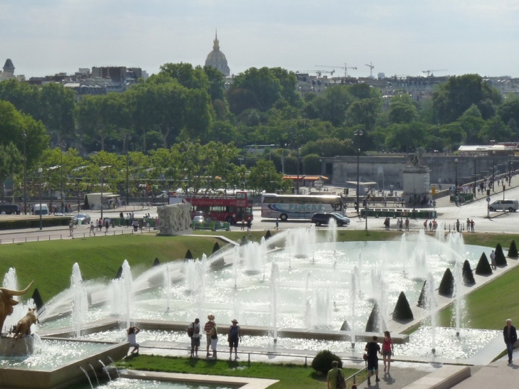 Sur l'esplanade devant le palais de Chaillot - Paris 16e Arrondissement