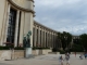 Photo suivante de Paris 16e Arrondissement Sur l'esplanade devant le palais de Chaillot