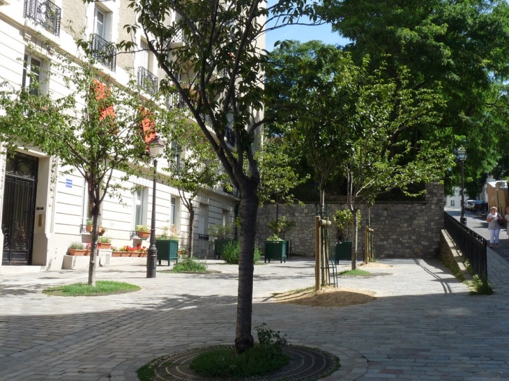 Place Marcel Aimé - Paris 18e Arrondissement