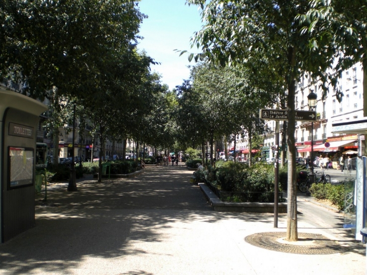 Le boulevard de Clichy - Paris 18e Arrondissement