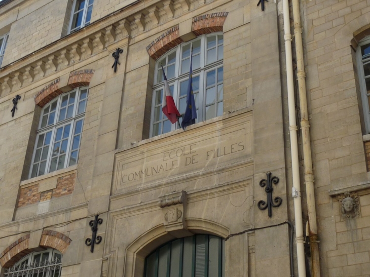 Collège Yvonne Le Tac - Paris 18e Arrondissement