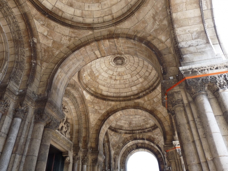 Dans La basilique du Sacré Coeur - Paris 18e Arrondissement