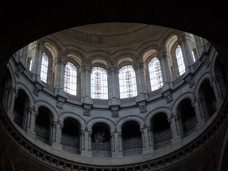 Dans La basilique du Sacré Coeur - Paris 18e Arrondissement