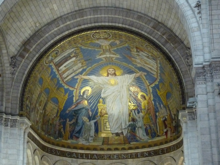 Dans La basilique du Sacré Coeur - Paris 18e Arrondissement