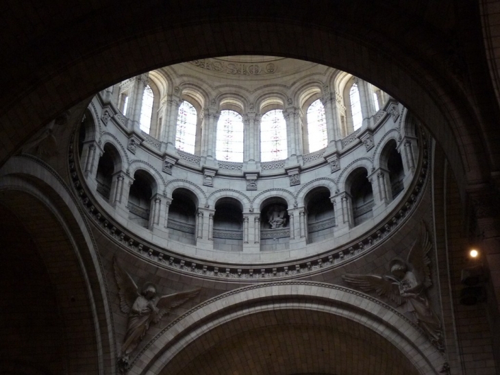 Dans La basilique du Sacré Coeur - Paris 18e Arrondissement