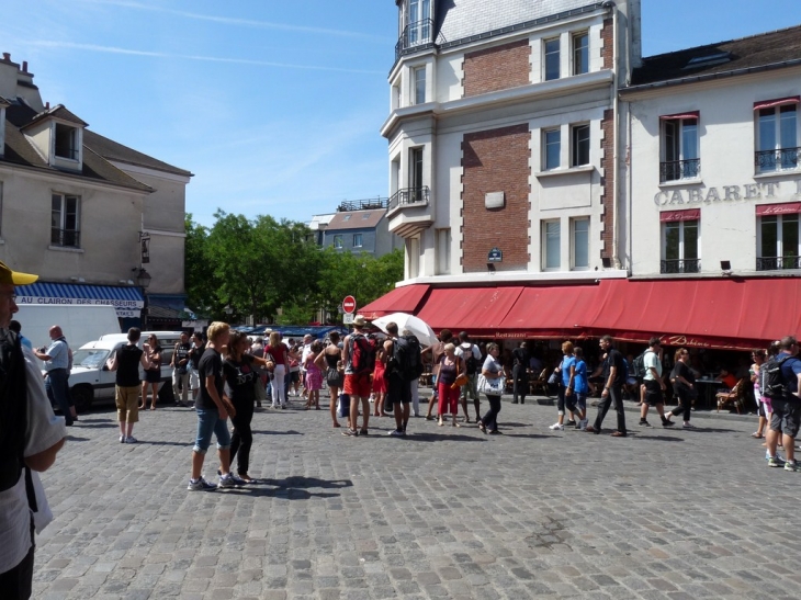 Place Jean Marais - Paris 18e Arrondissement