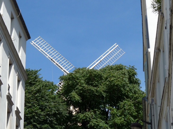 Vue de la rue Tholoze - Paris 18e Arrondissement