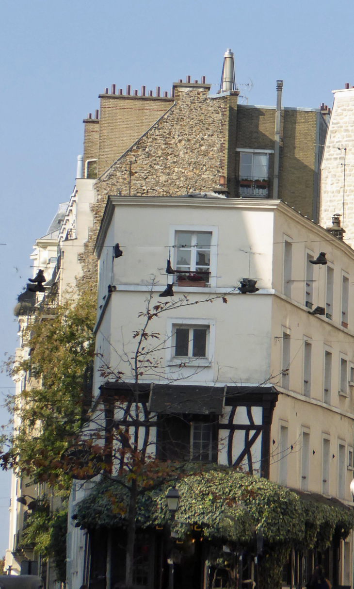 Ballade à Montmartre : rue Lepic - Paris 18e Arrondissement