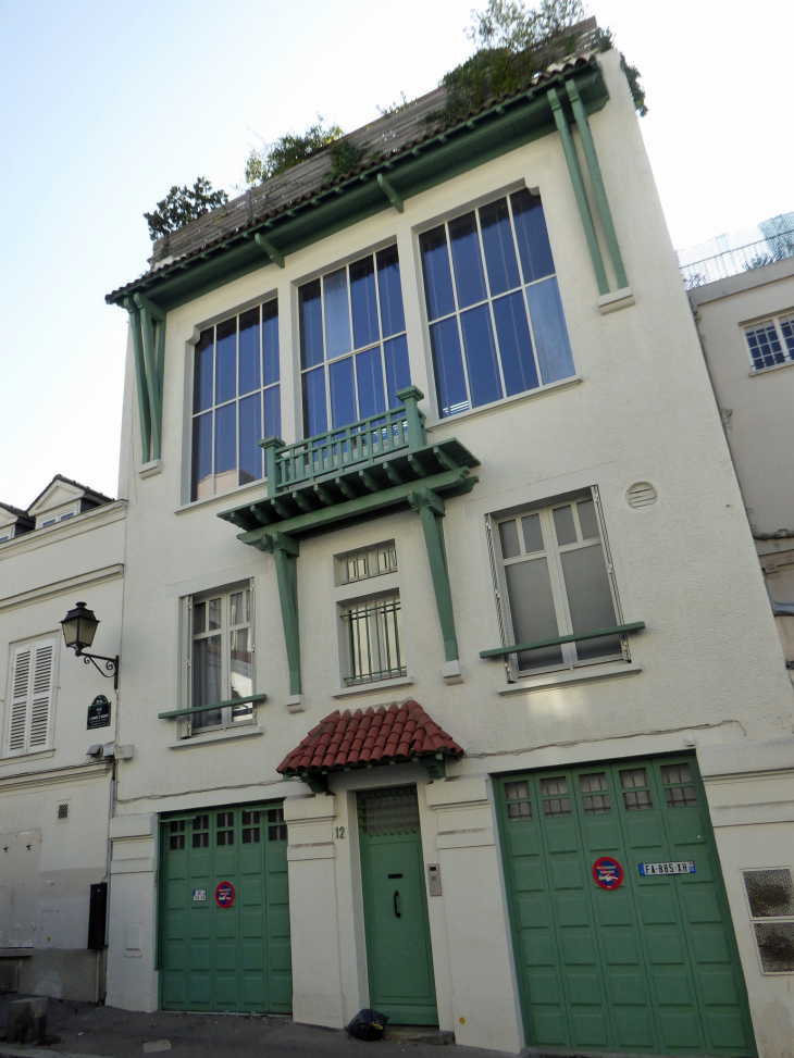 Ballade à Montmartre : rue de l'Armée d'Orient ateliers d'artistes - Paris 18e Arrondissement