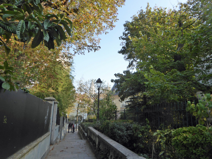 Ballade à Montmartre : allée des Brouillards - Paris 18e Arrondissement