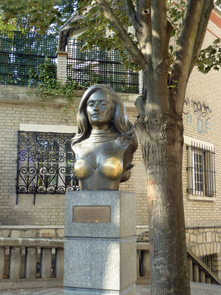 Ballade à Montmartre : place Dalida - Paris 18e Arrondissement