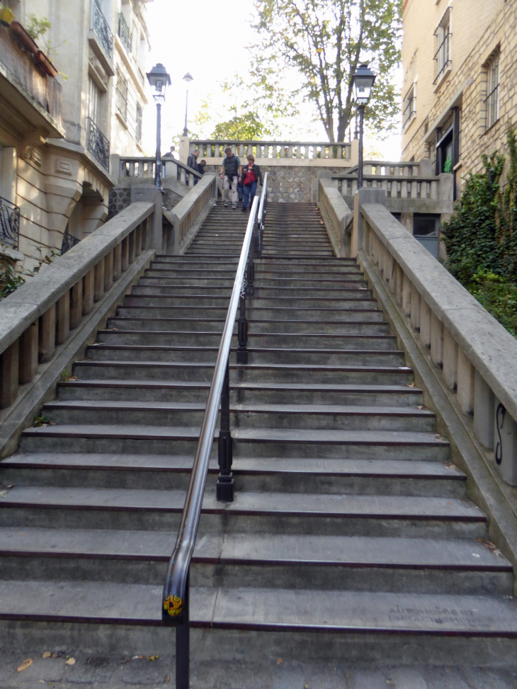 Ballade à Montmartre : escalier rue Girardon - Paris 18e Arrondissement