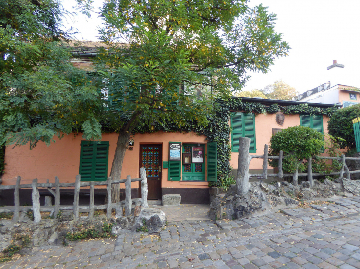 Ballade à Montmartre : rue des Saules le Lapin Agile - Paris 18e Arrondissement