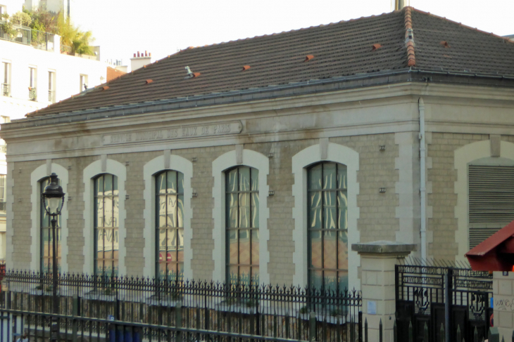 Ballade à Montmartre : place Saint Pierre l'usine des eaux - Paris 18e Arrondissement