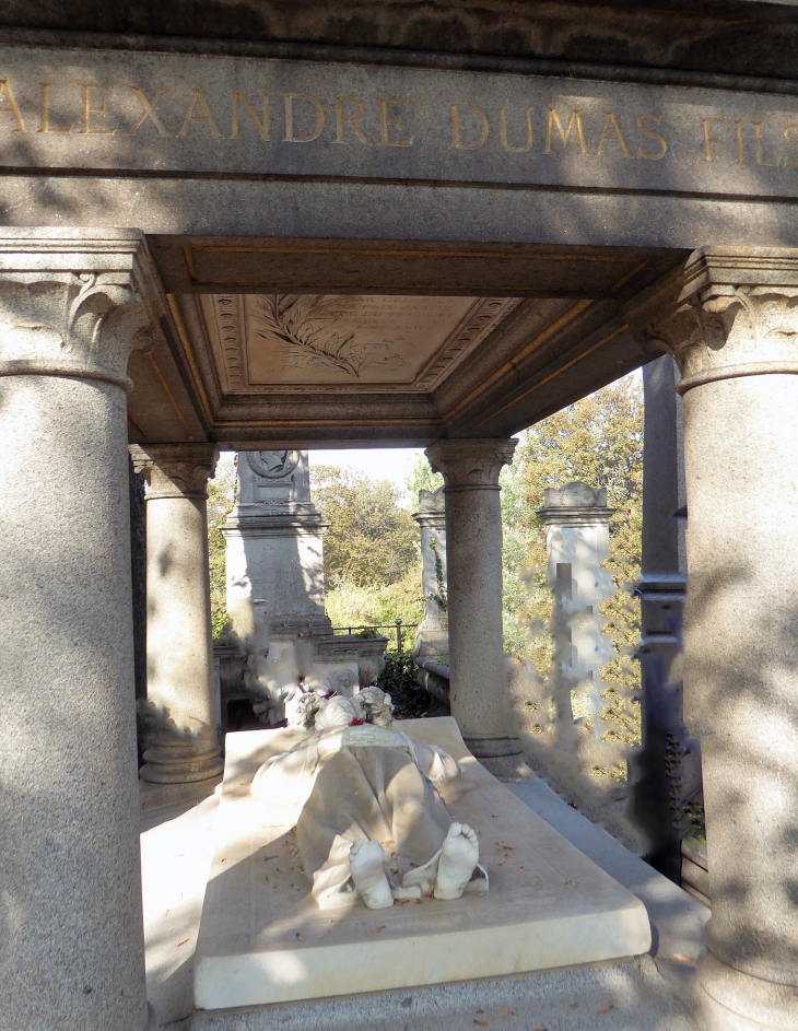 Le cimetière de Montmartre : tombeau d'Alexandre Dumas Fils - Paris 18e Arrondissement