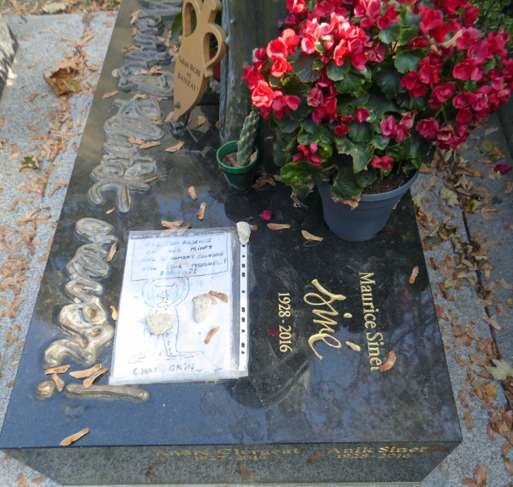 Le cimetière de Montmartre : la tombe du dessinateur Siné - Paris 18e Arrondissement