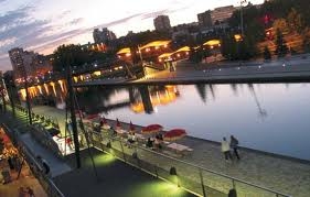 Une vue du canal le soir - Paris 19e Arrondissement