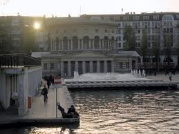 La rotonde, le métro - Paris 19e Arrondissement