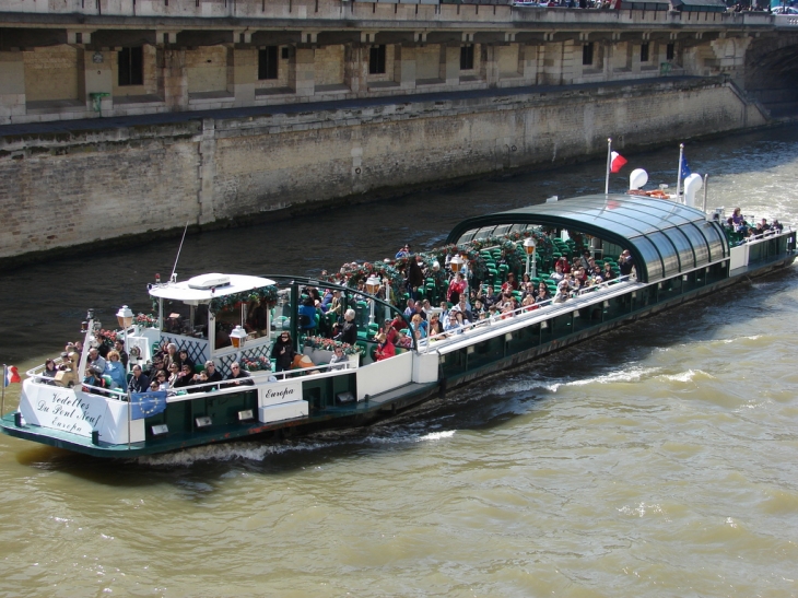 Les Vedettes du Pont-Neuf - Paris 1er Arrondissement