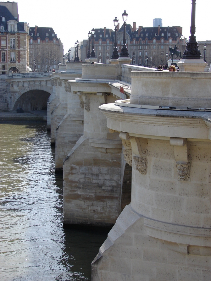 Le Pont-Neuf - Paris 1er Arrondissement