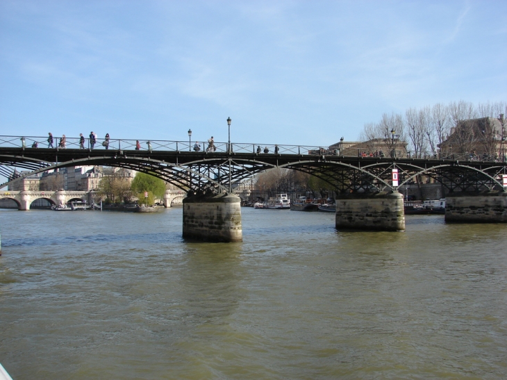 Le Pont-des-Arts - Paris 1er Arrondissement