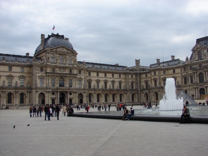 La Cour du Louvre - Paris 1er Arrondissement