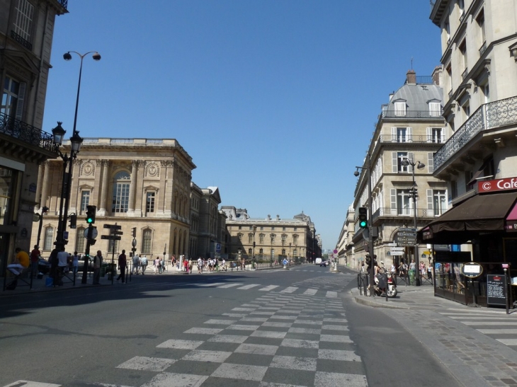 La rue de Rivoli - Paris 1er Arrondissement